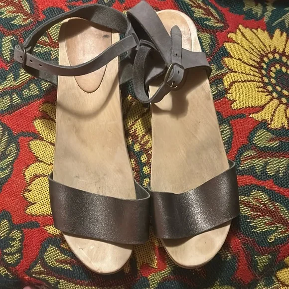 metallic and suede bryr clogs barely worn - Picture 1 of 6